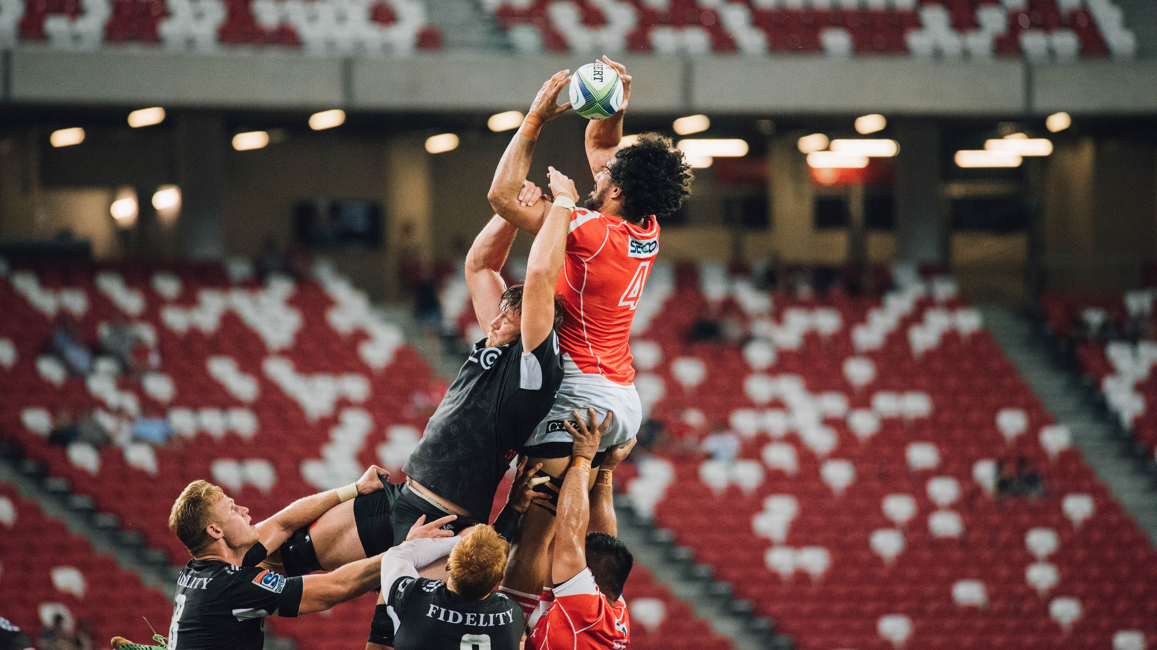 弗兰：凭借强大的身体对抗能力和出色的防守技术，他成为了全黑队的防线保障